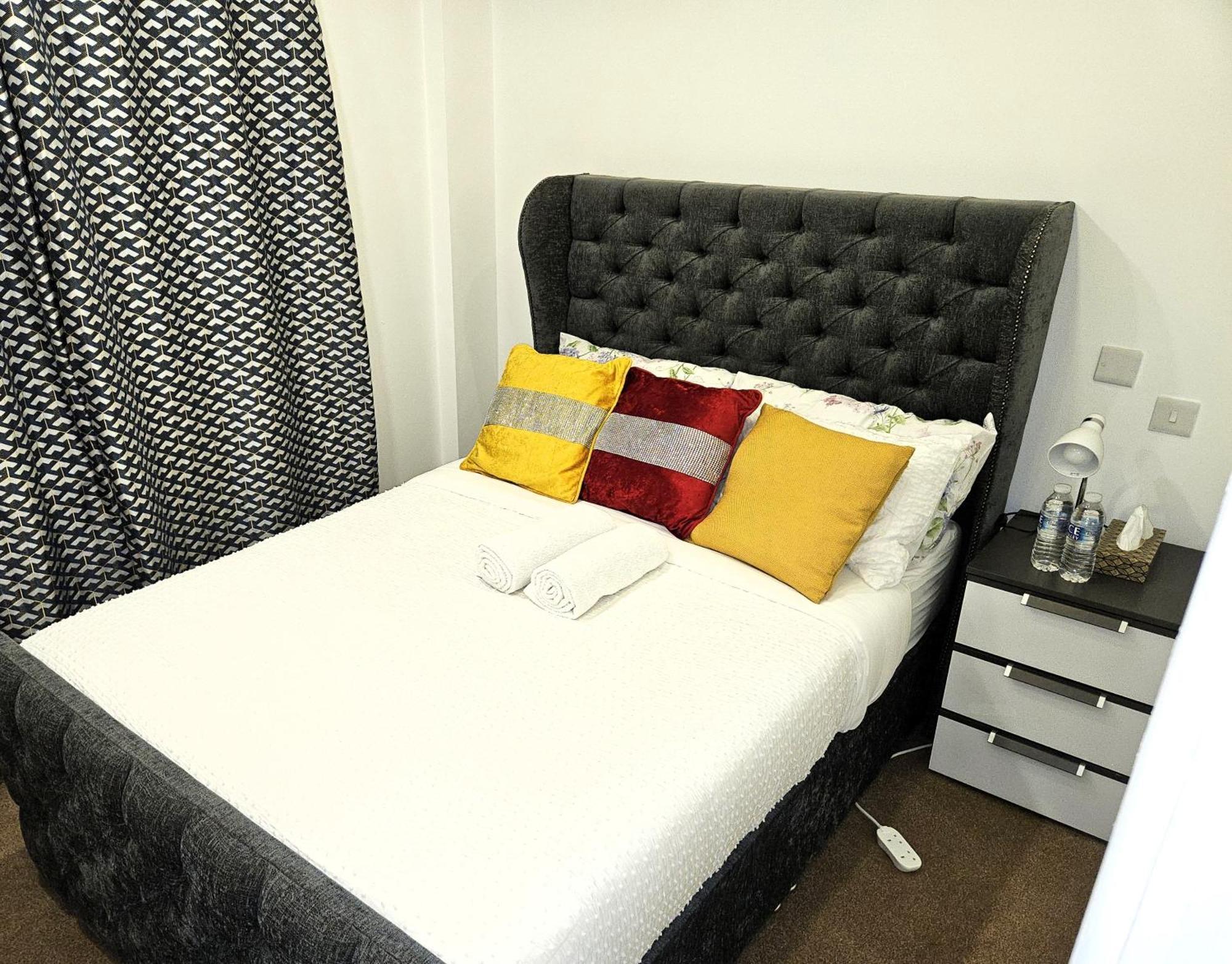 London Sleephouse Partying Is Not Allowed Pls 外观 照片