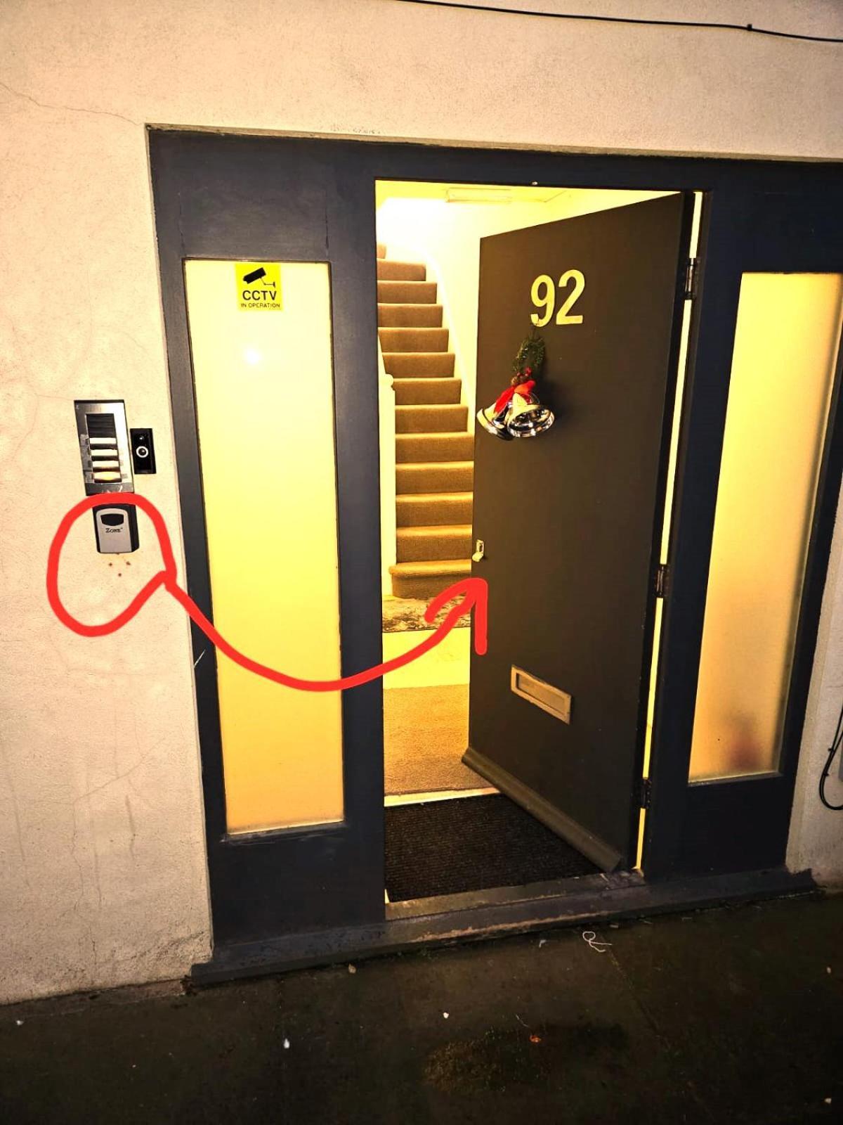London Sleephouse Partying Is Not Allowed Pls 外观 照片