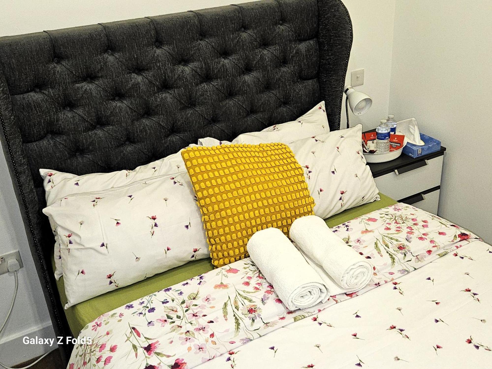 London Sleephouse Partying Is Not Allowed Pls 外观 照片