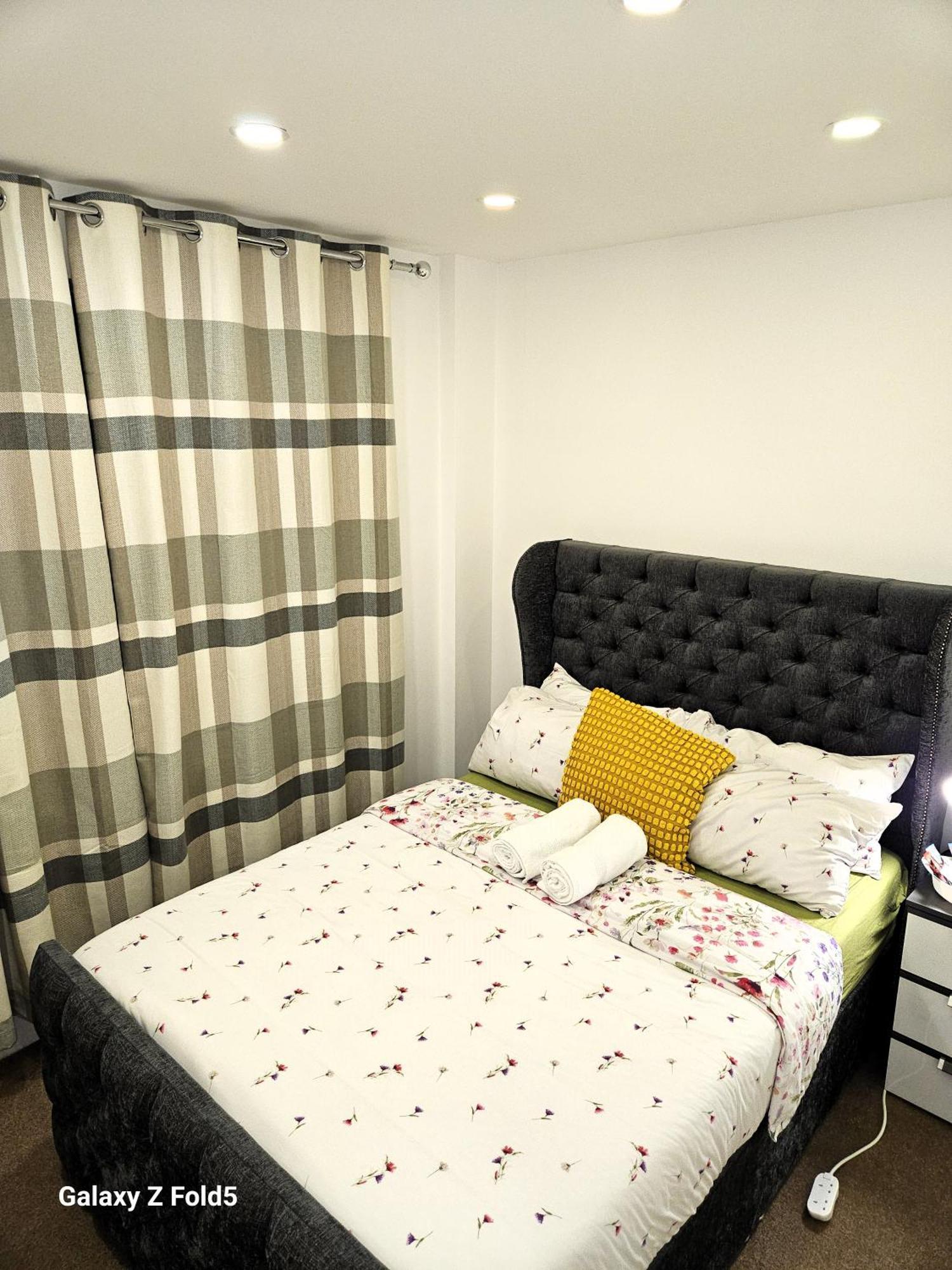 London Sleephouse Partying Is Not Allowed Pls 外观 照片