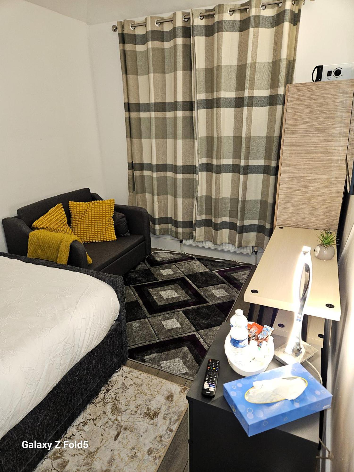 London Sleephouse Partying Is Not Allowed Pls 外观 照片